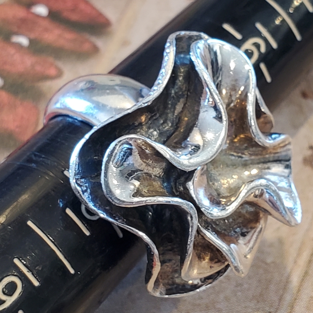 Silpada Flower Ring - Picture 12 of 12